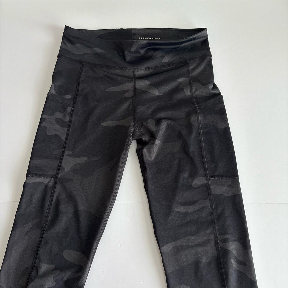 Aeropostale Women’s Medium Gray Camo Athletic Leggings Stretch‎